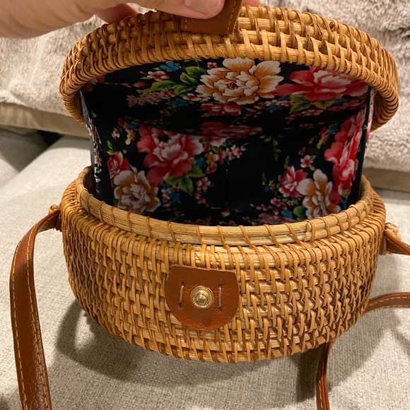 Handbags - Round Wicker Handbag